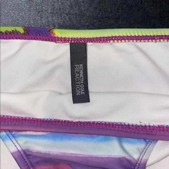 ✨2/$10 (L) Kenneth Cole Reaction Swim Bottoms - Picture 3 of 3